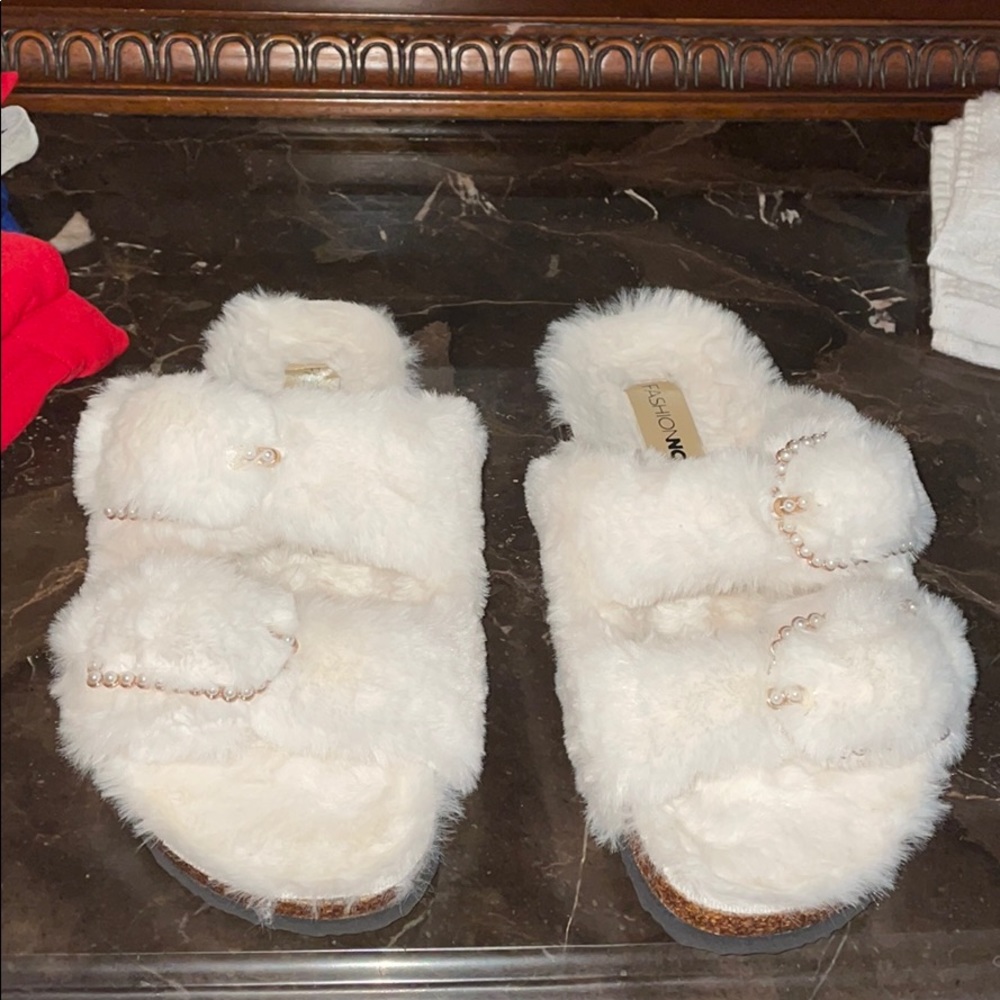 Fashion nova slides